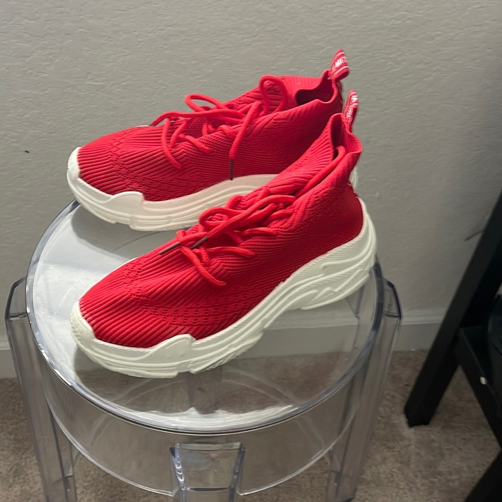 Boots red size 6